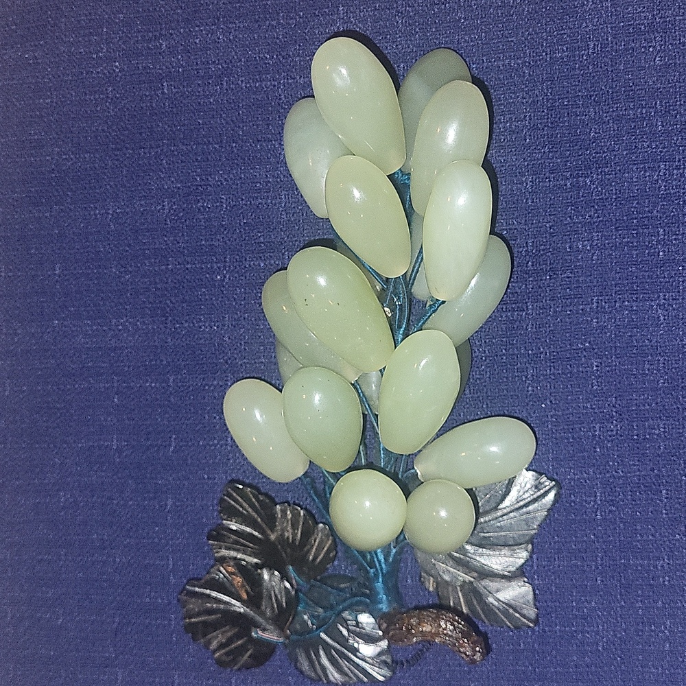 Vintage Jade Bunch of Grapes